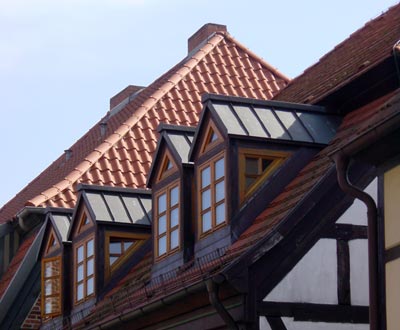 Wir sind Ihre Spezialisten für Dachstuhl, Dachausbau und Dachdeckerarbeiten.